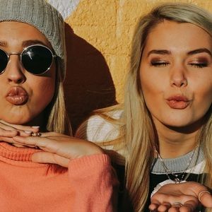 Meet your Posher, Ellis